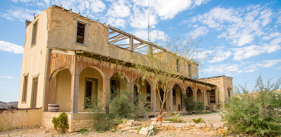 The Perry Mansion in ruins.
